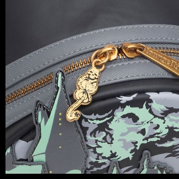 🪄🪄 Loungefly Harry Potter Glow in the Dark Battle of Hogwarts Lenticular - Picture 8 of 9